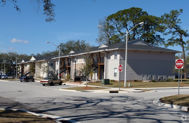 Brentwood Lake Apartments Brentwood Lake Apartments