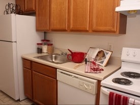 Admiral Pointe Apartments