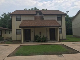618 Reppert St Bacliff TX Apartments