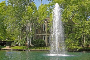 Harbor Oaks Apartments