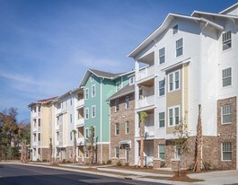 Crowne at Live Oak Square Apartments