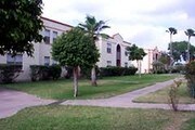 Los Cedros Apartments