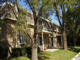 1450 S Coachlight Dr New Berlin WI Apartments