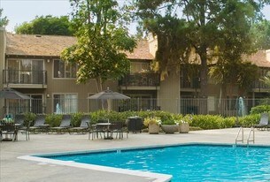 Laguna Clara Apartments
