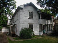 1076 Liberty St Apartamentos
