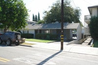 208 E Stocker St Apartments