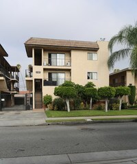 1121 N Maryland Ave Apartments