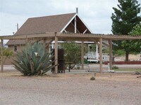 240 Mountain Meadow Rd Apartamentos
