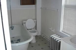 68 South St Proctor VT Apartments
