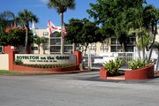 Royalton on the Green Apartments
