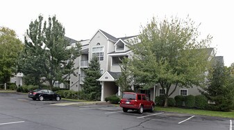 The Royce at Trumbull Apartamentos