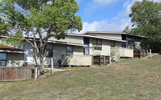 Clearlake Pines Apartments