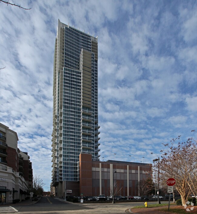 The Vue Charlotte on 5th Apartments
