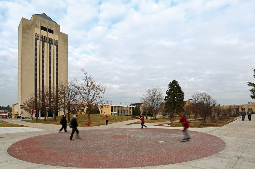 High Meadows Apartments Rentals DeKalb, IL