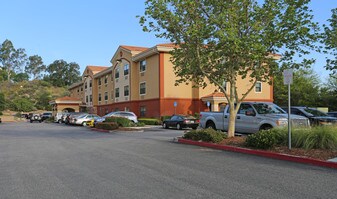 Furnished Studio – Los Angeles - Valencia Apartments