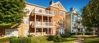 Colonial Grand at River Oaks Apartments