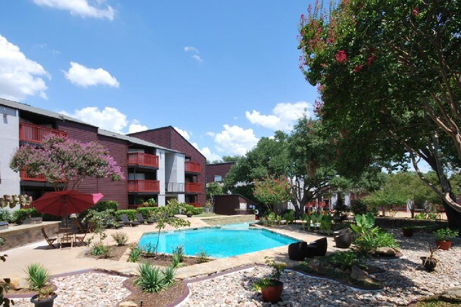The Lantern at Lake Highlands Apartments
