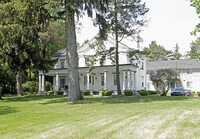 1385 N Main St Apartments