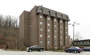 Della Plaza Apartments