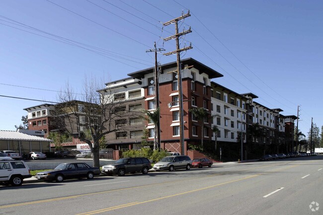 The Pointe at Warner Center Apartments