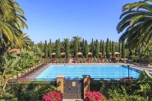 Newport Bluffs Apartment Village