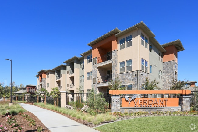 Verdant at Green Valley Apartamentos