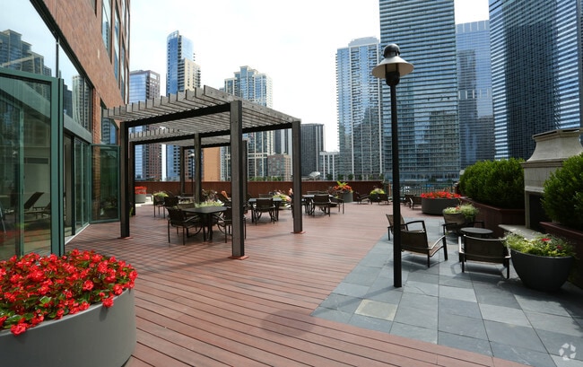 Cityfront Place Apartments