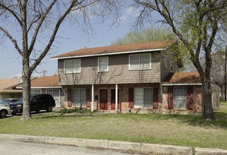 Building Photo - 2451 Hiawatha St Apartments in San Antonio, Texas