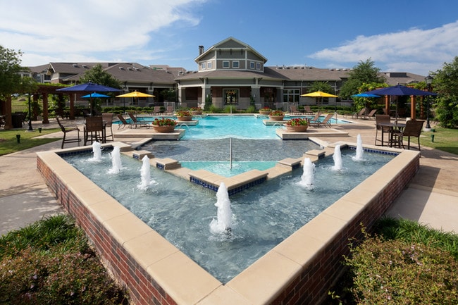 Centreport Lake Luxury Apartments
