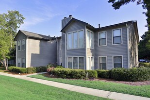 Colonial Village at Hampton Pointe Apartments
