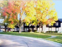 Pointe O' Woods Apartments