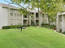 Hidden Oaks Apartments