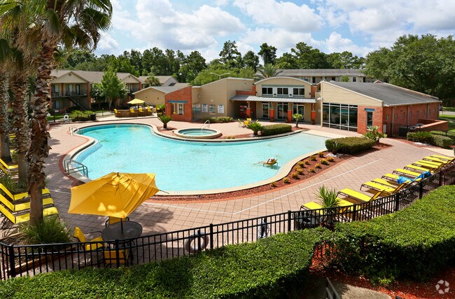 Villa Del Lago Apartments