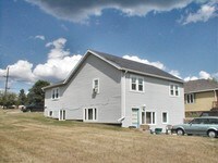 520 E Lake St Apartments