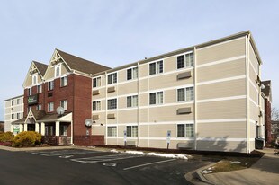 Furnished Studio – Cincinnati - Blue Ash -...