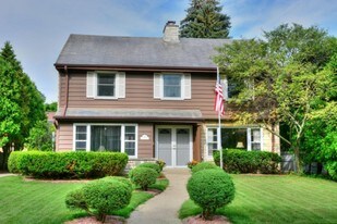 2465 N Swan Blvd Wauwatosa WI