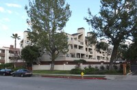 The Met Warner Center Apartments
