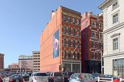 32 Custom House Apartments