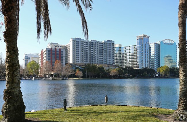 Paramount on Lake Eola Apartments