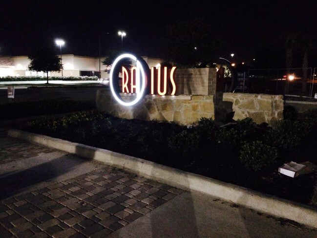 RADIUS AT SHADOW CREEK RANCH Apartments