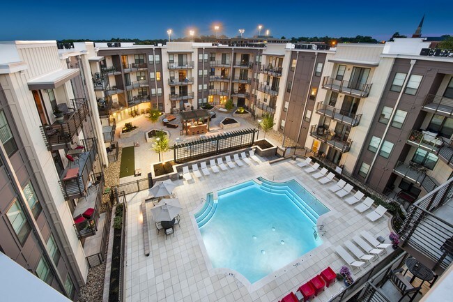 400 Rhett Apartments