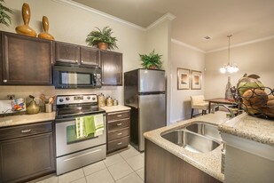 Avana at Western Center Apartments