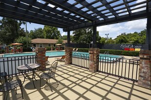 Oxford Manor Apartments