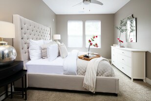 Summit by Broadmoor Apartments