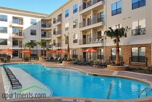 Tanglewood at Voss Apartments
