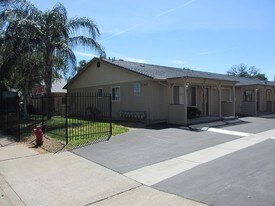 3142 Lawrence Rd Redding CA Apartments