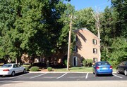 Colonial Village at Greenbrier Apartments