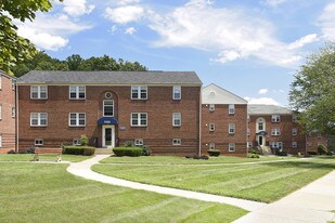 Cross Country Manor Apartments