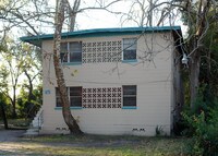 1084 21st St Apartments