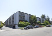 Del Medio Manor Apartamentos